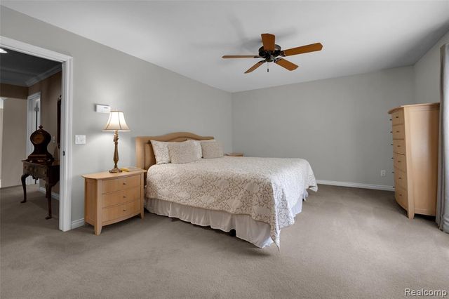 4502 Forest Edge Lane, West Bloomfield, MI 48323