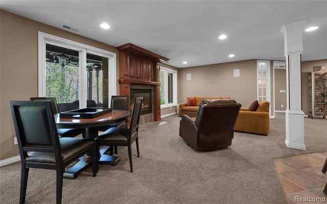 4502 Forest Edge Lane, West Bloomfield, MI 48323