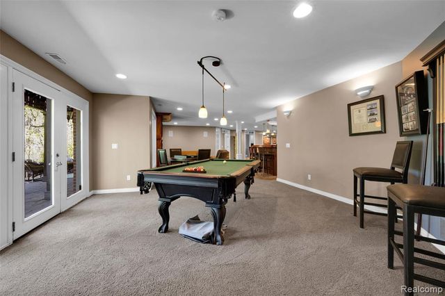 4502 Forest Edge Lane, West Bloomfield, MI 48323