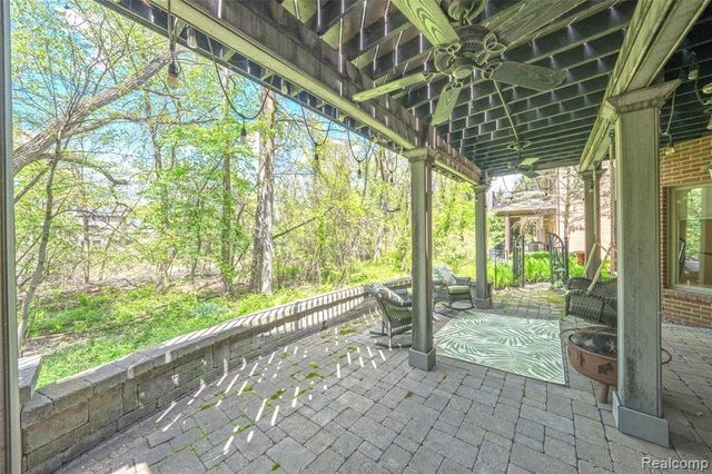 4502 Forest Edge Lane, West Bloomfield, MI 48323