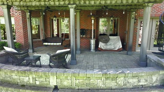 4502 Forest Edge Lane, West Bloomfield, MI 48323