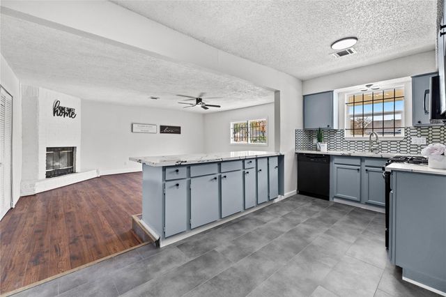 10027 Valley Sun Drive, Houston, TX 77078