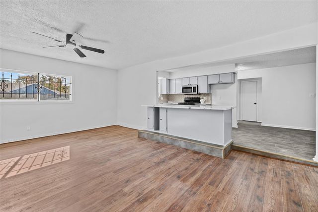 10027 Valley Sun Drive, Houston, TX 77078