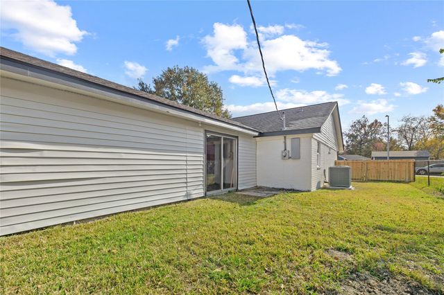 10027 Valley Sun Drive, Houston, TX 77078