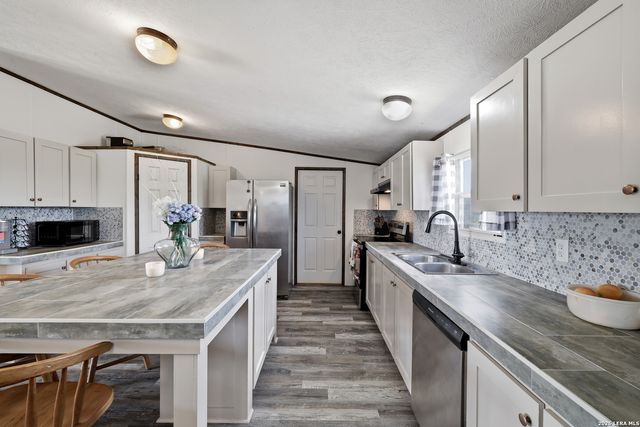 107 Frontier Way, Seguin, TX 78155