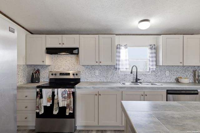 107 Frontier Way, Seguin, TX 78155