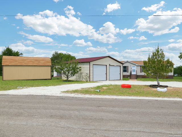 107 Frontier Way, Seguin, TX 78155