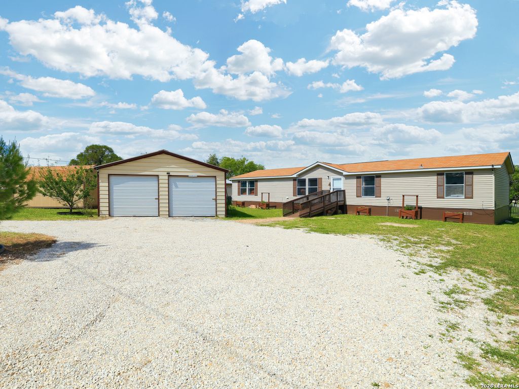 107 Frontier Way, Seguin, TX 78155