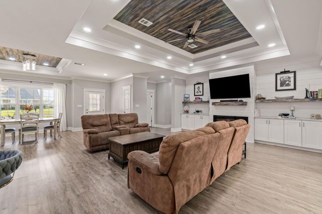 23 E Chapel Hill Blvd., Hattiesburg, MS 39402