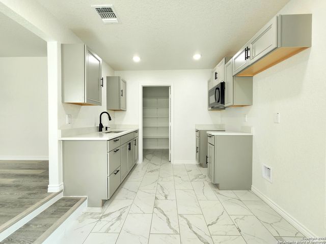 6415 Buena Vista, San Antonio, TX 78237