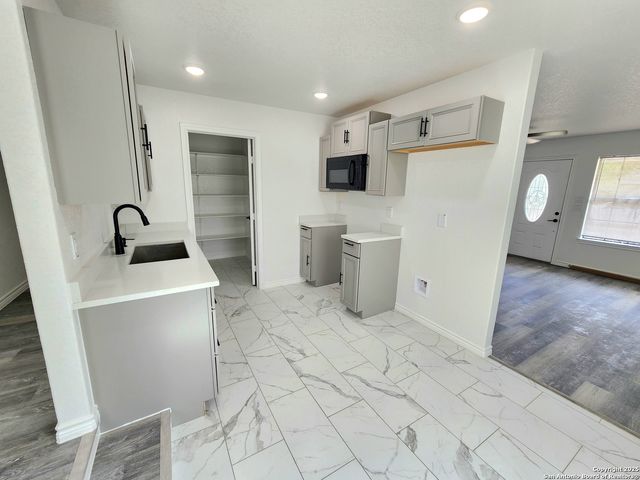 6415 Buena Vista, San Antonio, TX 78237