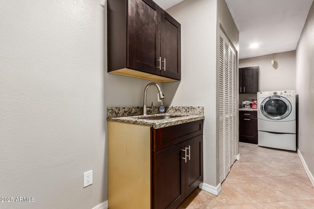 4037 S TAYLOR Drive, Tempe, AZ 85282