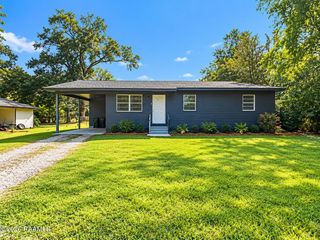 402 Attakapas Road, Lafayette, LA 70501