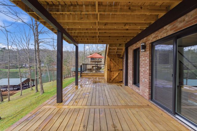 1063 Cliffs Edge Road, East Bernstadt, KY 40729