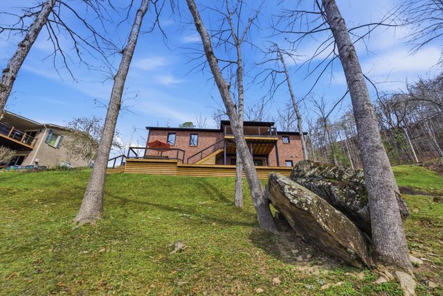 1063 Cliffs Edge Road, East Bernstadt, KY 40729