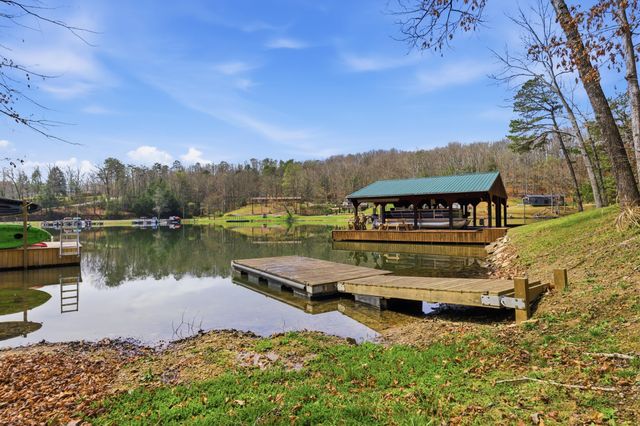 1063 Cliffs Edge Road, East Bernstadt, KY 40729