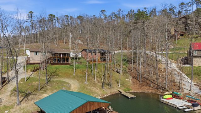 1063 Cliffs Edge Road, East Bernstadt, KY 40729