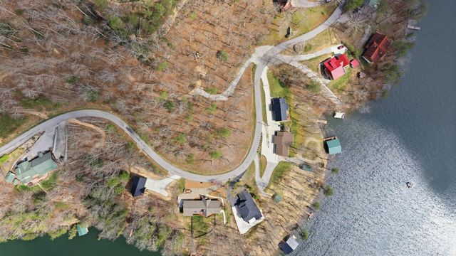 1063 Cliffs Edge Road, East Bernstadt, KY 40729