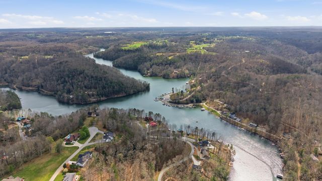1063 Cliffs Edge Road, East Bernstadt, KY 40729