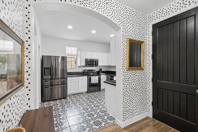 2382 W SLEEPY RANCH Road, Phoenix, AZ 85085