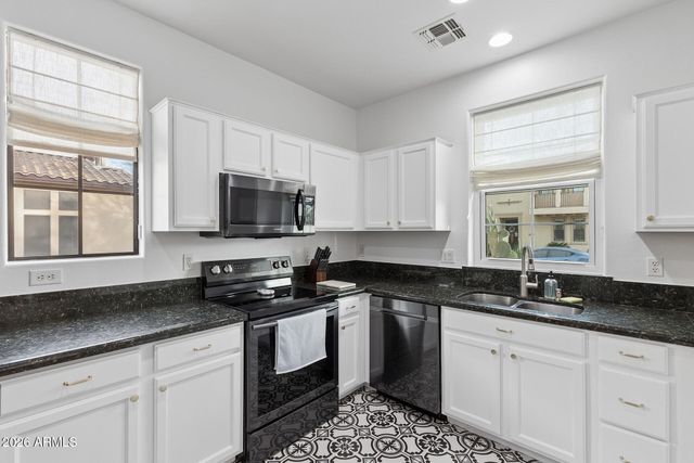 2382 W SLEEPY RANCH Road, Phoenix, AZ 85085