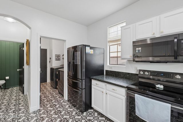 2382 W SLEEPY RANCH Road, Phoenix, AZ 85085