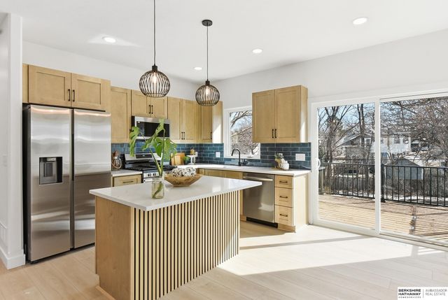 911 N 50th Avenue, Omaha, NE 68132