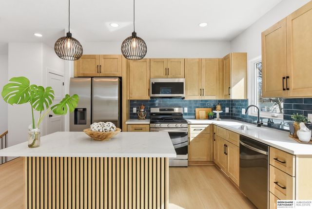 911 N 50th Avenue, Omaha, NE 68132