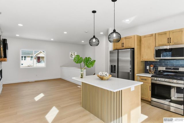 911 N 50th Avenue, Omaha, NE 68132