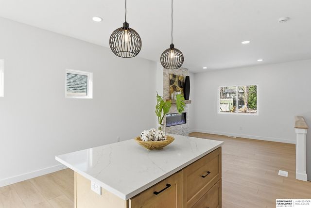 911 N 50th Avenue, Omaha, NE 68132