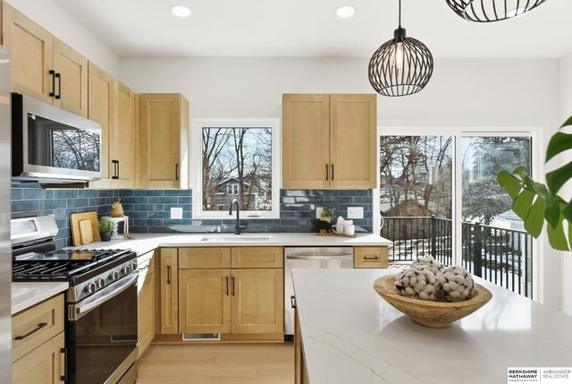 911 N 50th Avenue, Omaha, NE 68132