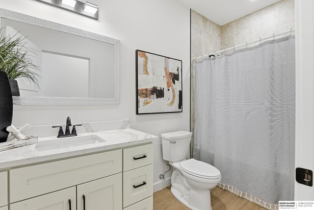 911 N 50th Avenue, Omaha, NE 68132