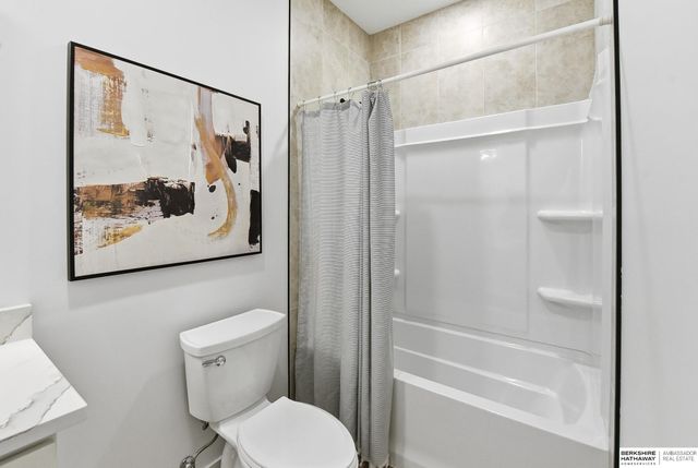 911 N 50th Avenue, Omaha, NE 68132