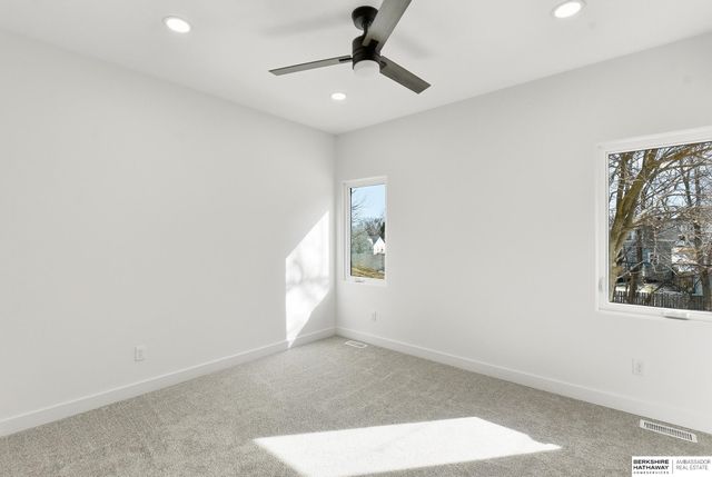 911 N 50th Avenue, Omaha, NE 68132