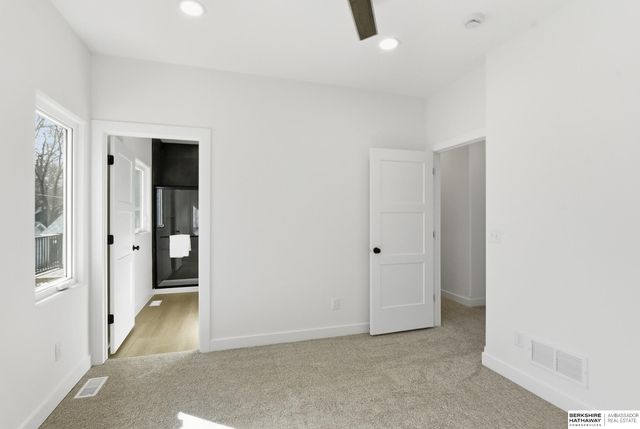 911 N 50th Avenue, Omaha, NE 68132