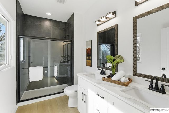 911 N 50th Avenue, Omaha, NE 68132