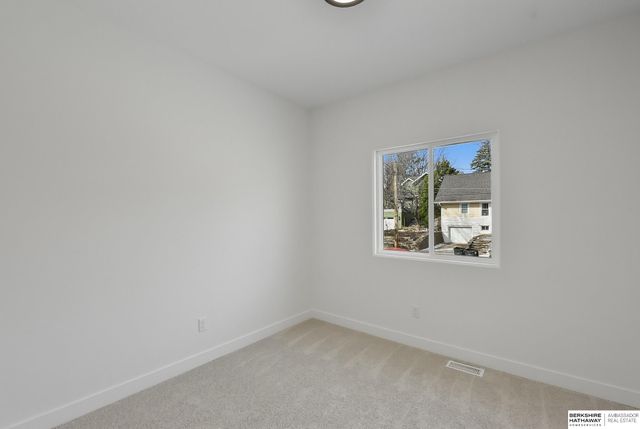 911 N 50th Avenue, Omaha, NE 68132