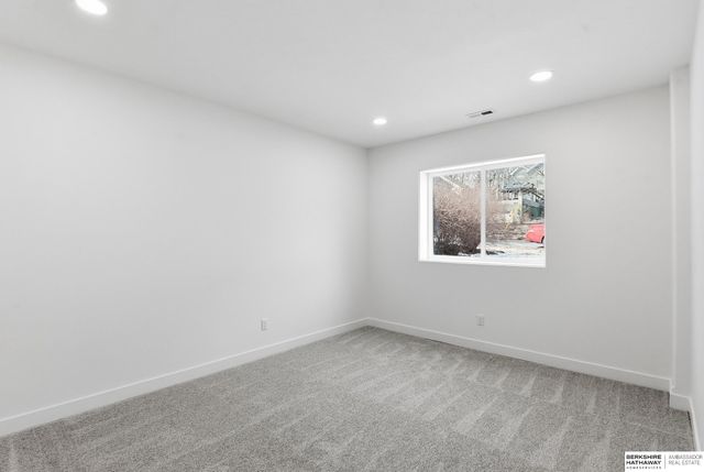 911 N 50th Avenue, Omaha, NE 68132