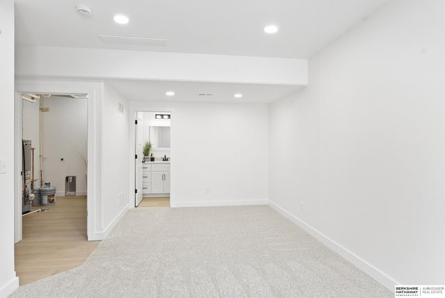 911 N 50th Avenue, Omaha, NE 68132