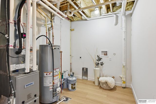 911 N 50th Avenue, Omaha, NE 68132