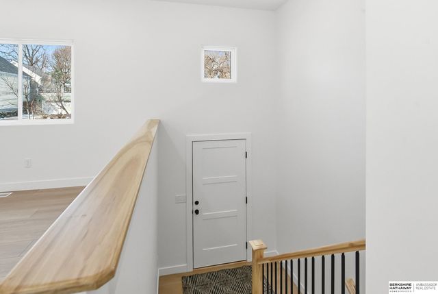 911 N 50th Avenue, Omaha, NE 68132