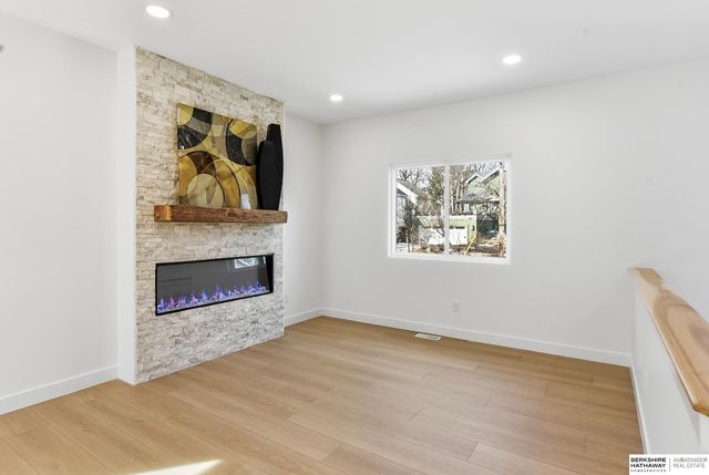 911 N 50th Avenue, Omaha, NE 68132