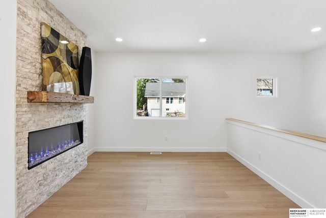 911 N 50th Avenue, Omaha, NE 68132