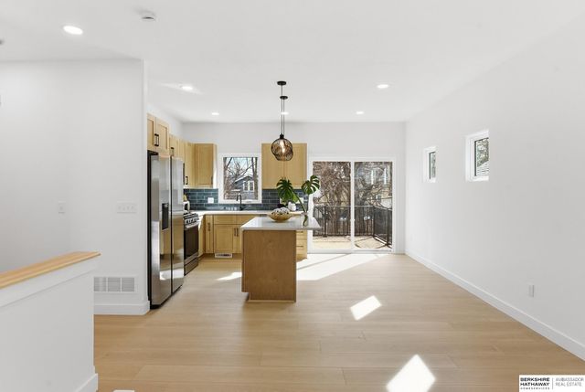 911 N 50th Avenue, Omaha, NE 68132