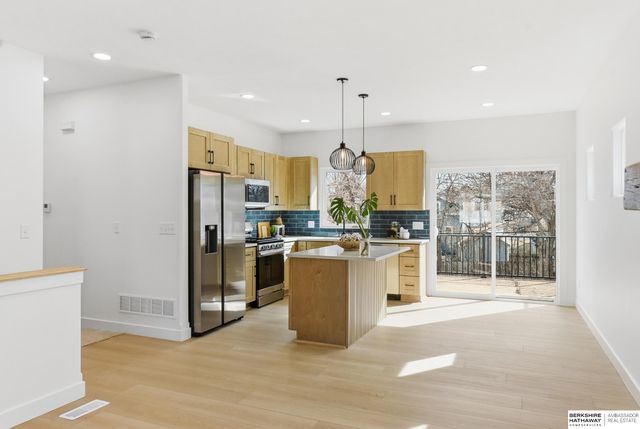 911 N 50th Avenue, Omaha, NE 68132