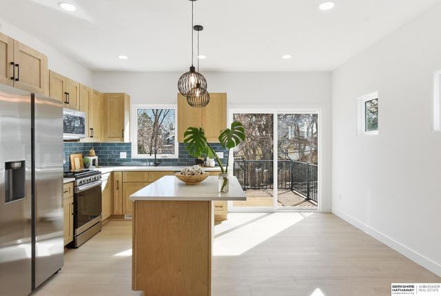 911 N 50th Avenue, Omaha, NE 68132