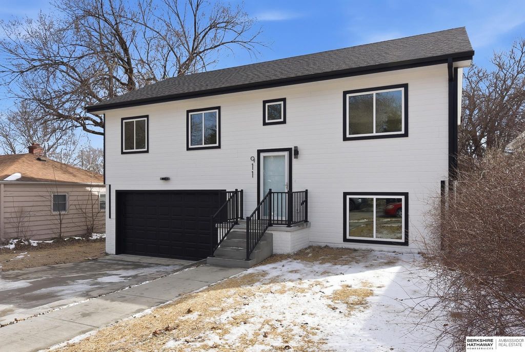 911 N 50th Avenue, Omaha, NE 68132