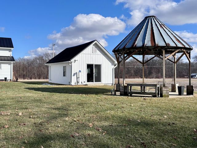 69640-B Carls Road, Sturgis, MI 49091