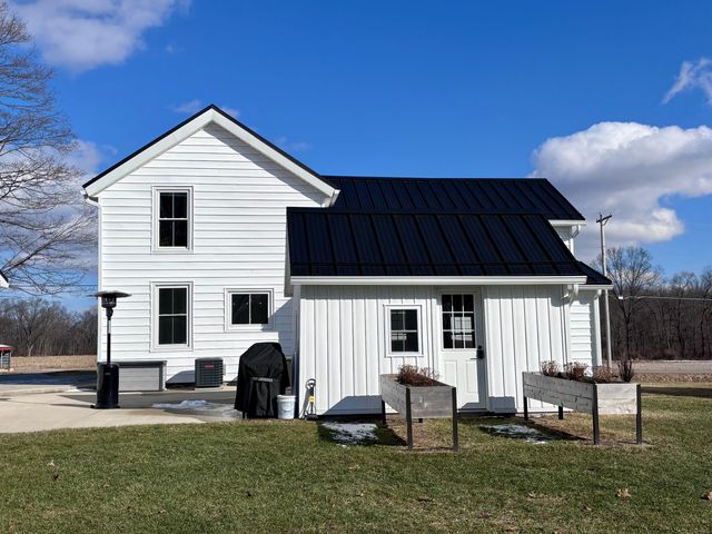 69640-B Carls Road, Sturgis, MI 49091