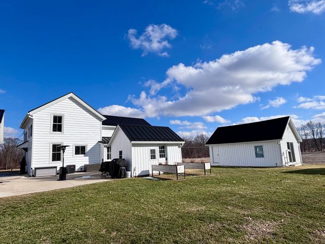 69640-B Carls Road, Sturgis, MI 49091